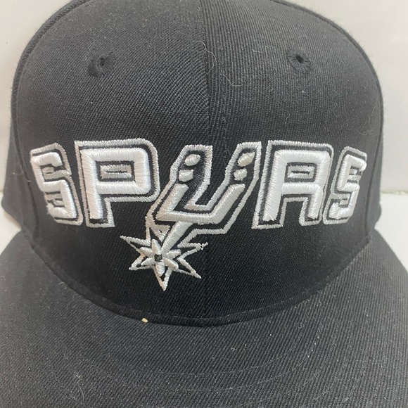 San Antonio Spurs Adidas hat - Picture 2 of 4